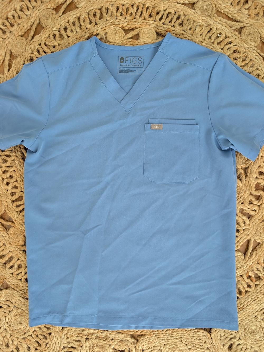 FIGS Men’s Sky Blue V-Neck Scrub Top
